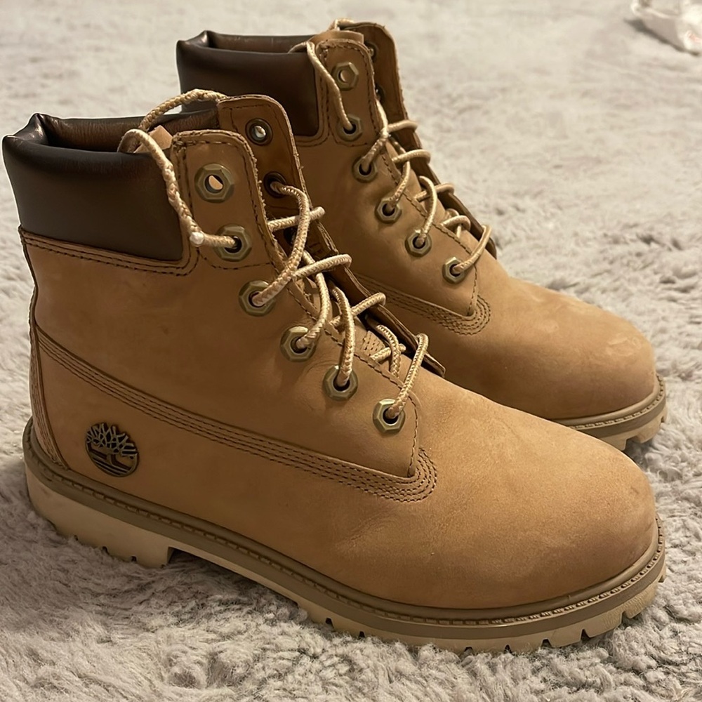 TIMBERLAND BOOTS- FITS WOMEN
